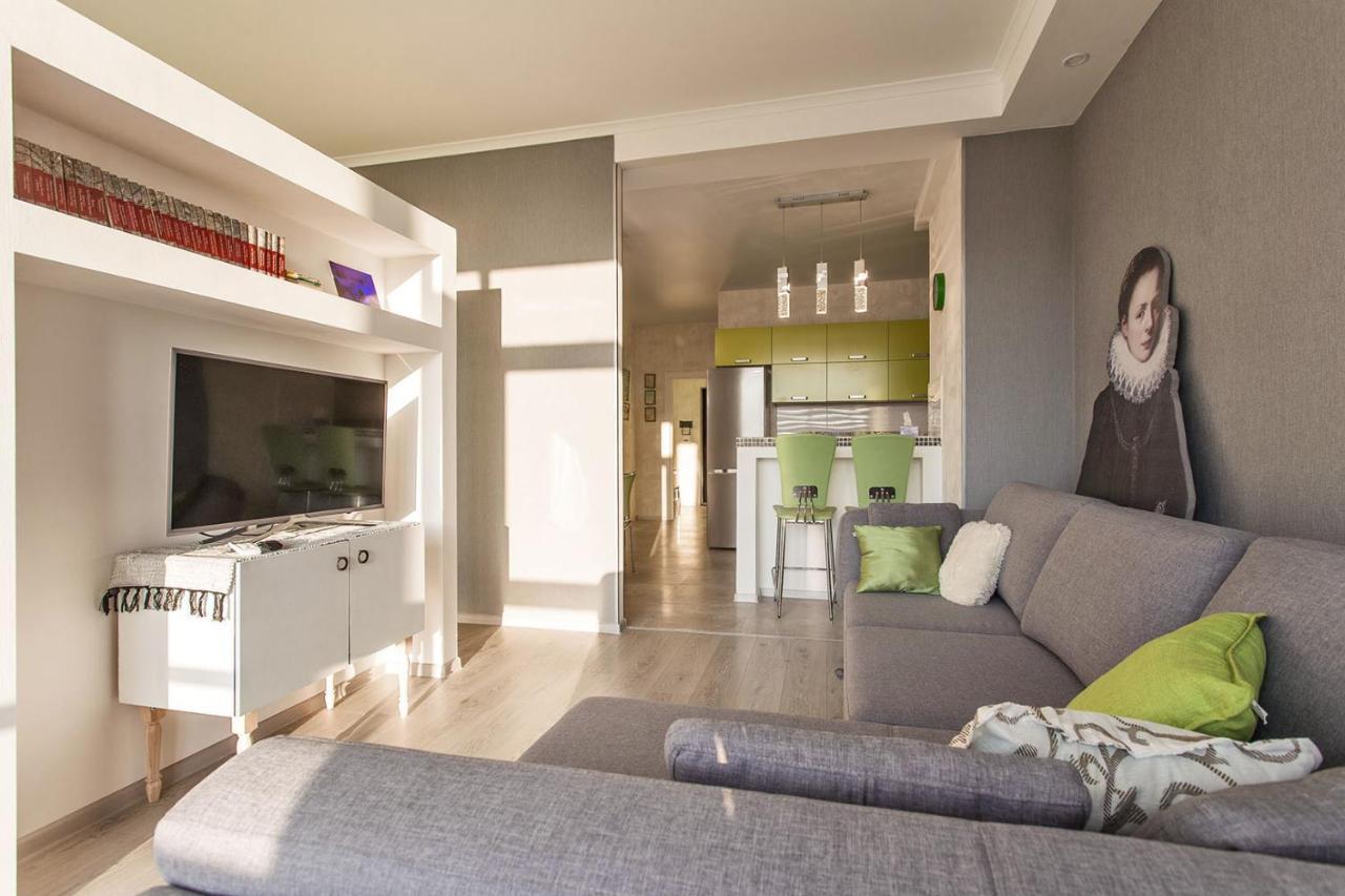 Gagarin Plaza Apartment 70 Square Metres On 12Th Floor Odessa Exterior foto