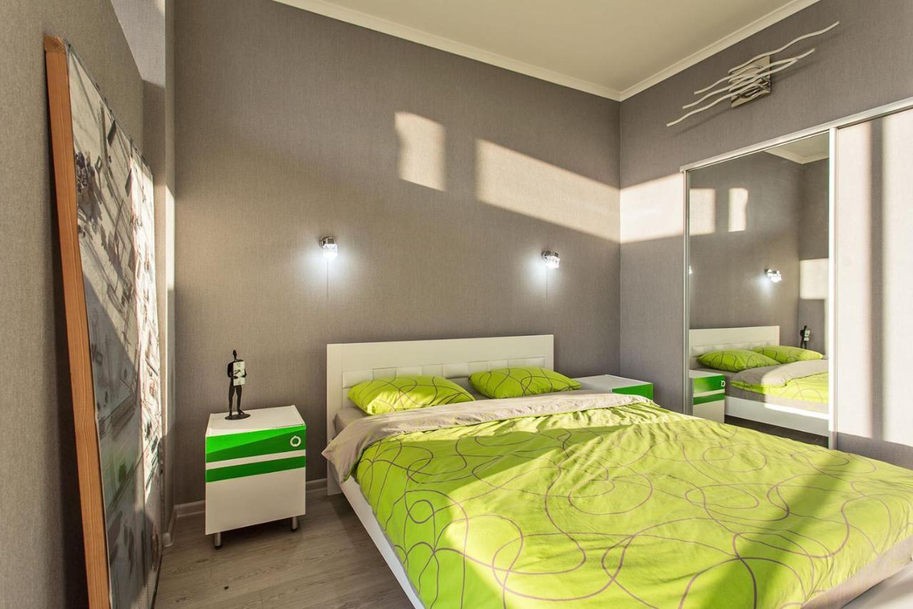 Gagarin Plaza Apartment 70 Square Metres On 12Th Floor Odessa Exterior foto